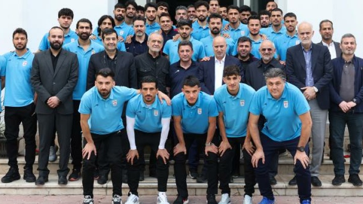 پزشکیان به تیم ملی فوتبال : برای نام ایران بجنگید