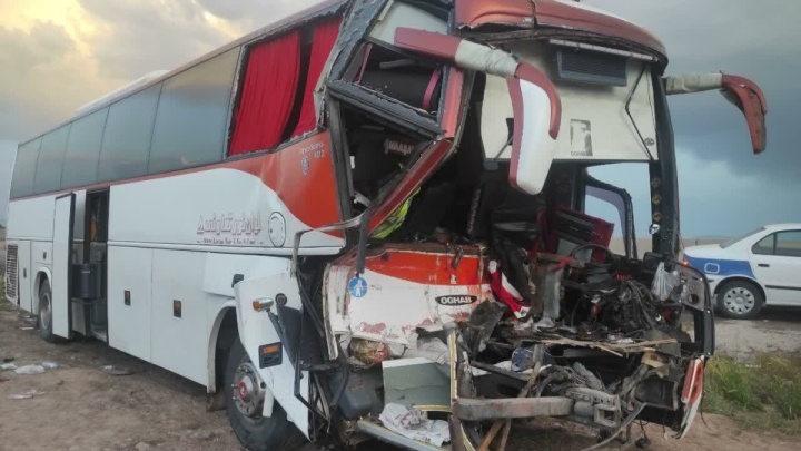 برخورد اتوبوس با تریلر در قزوین ۱۰ مصدوم برجای گذاشت