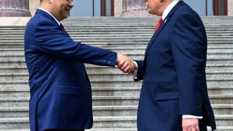 ببینید ترامپ چگونه از پاسخ به خبرنگار تایوان تفره رفت !