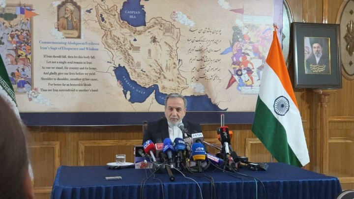 عراقچی: تنگه جز به روی کشورهای متجاوز همچنان باز است