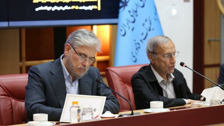 رسانه نباید به بولتن تبلیغاتی مدیران تقلیل پیدا کند