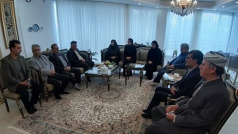 دیدار رئیس سازمان حفاظت محیط زیست با خانواده شهید «بهرام قصری» از شهدای جنگ رمضان