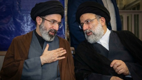 رهبر انقلاب: حماسه‌آفرینی‌های ملت ایران بار تکلیف مسئولان را سنگین‌تر از گذشته می‌کند