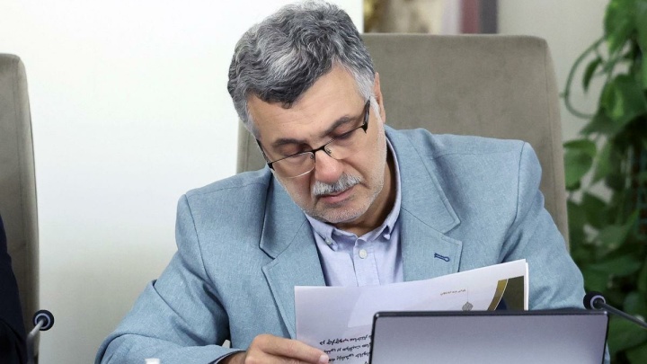 تاکید وزیر بهداشت در تامین به موقع دارو/ دستگاه‌ها با جدیت اقدام کنند