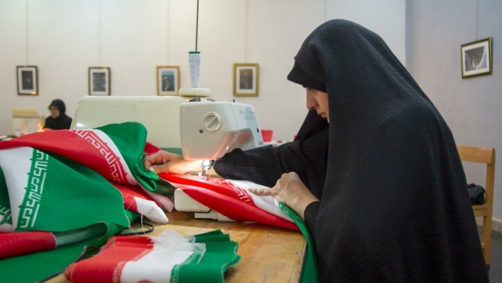 به تفاوت هر رنگ و زبان، زیر پرچم ایران