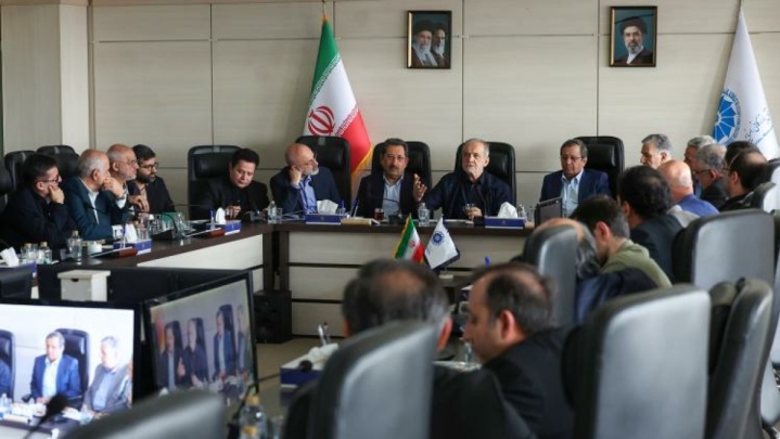 دولت و بخش خصوصی در یک جبهه برای عبور از جنگ اقتصادی/ ۴ مطالبه رئیس جمهور از اتاق بازرگانی