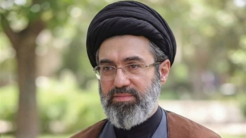 ابلاغ پیام رهبر انقلاب به خانواده شهدای مدرسه شجره طیبه میناب