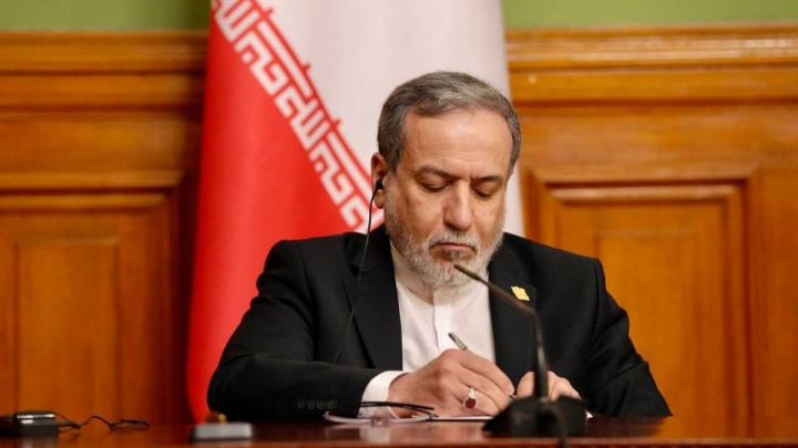 بزرگداشت یاد کودکان شهید میناب توسط عراقچی: داغ ناتمام میناب