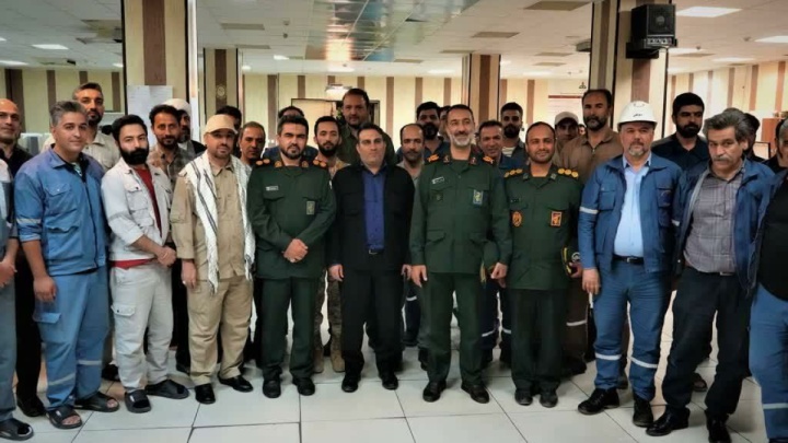 قدردانی فرمانده سپاه روح‌الله از تلاش جهادی کارکنان پالایشگاه شازند در ایام «جنگ رمضان»