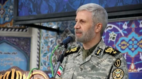 فرمانده کل ارتش: در صفوف مستحکم دفاعی آماده جانفدایی برای ایران هستیم