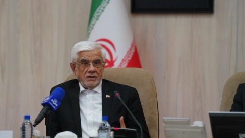 عارف: مراسم وداع با امام شهید در شأن شخصیتی تاریخی و جهانی برگزار می‌شود