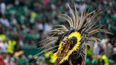 تصاویری/ افتتاحیه جام جهانی؛ ورزشگاه تاریخی آزتکا مملو از نور و نمادهای سرخپوستی