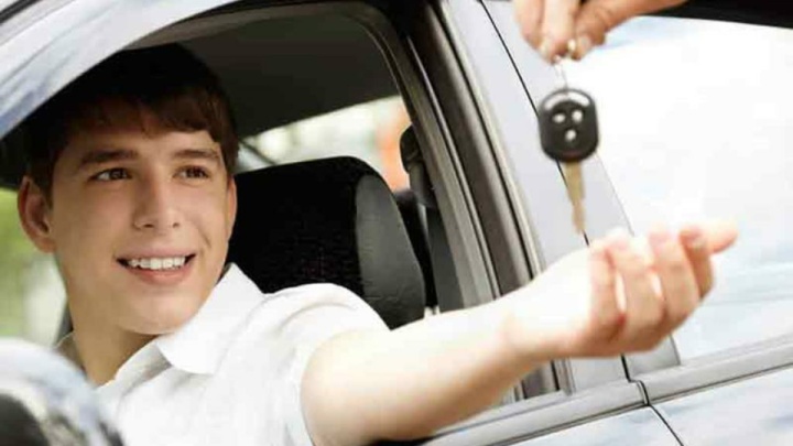 وقتی فرزندپروری ترمز می‌بُرد / راننده‌های کم‌سن؛ محصول سهل‌انگاری بزرگ‌ترها