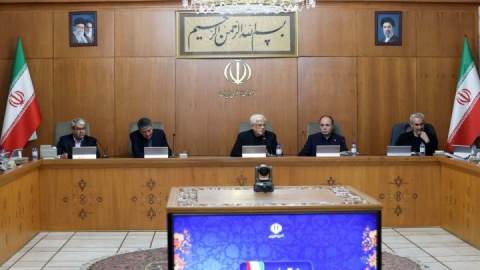 عارف: نوسان روزانه قیمت‌ها بیش از گرانی، مردم را تحت فشار روانی قرار داده است