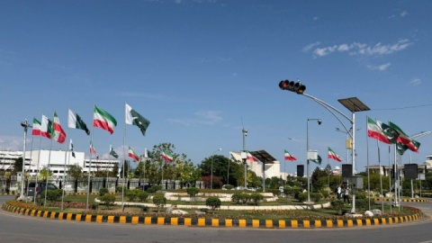 تصاویر / پرچم ایران در  خیابان های اسلام آباد برافراشته شد