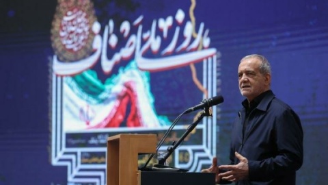 تصاویر / حضور پزشکیان در مراسم روز ملی اصناف