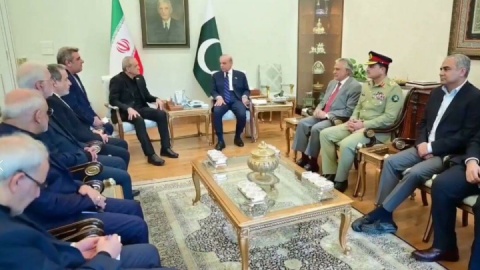 فیلم / در دیدار  پزشکیان با نخست وزیر پاکستان چه گذشت ؟
