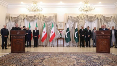 پزشکیان: برای ایجاد فهم مشترک و معماری جدید امنیتی در منطقه دست دوستی به سوی کشورهای اسلامی دراز میکنیم