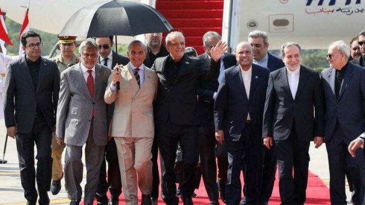 پزشکیان: ملت ایران در برابر فشارها و تهدیدها با اقتدار ایستادگی کرد/ شهباز شریف: تفاهم‌نامه ایران و آمریکا شامل موشک‌های بالستیک نمی‌شود