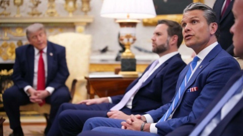 فرافکنی و شانه خالی کردن ترامپ از پذیرش مسولیت فاجعه مدرسه میناب ایران