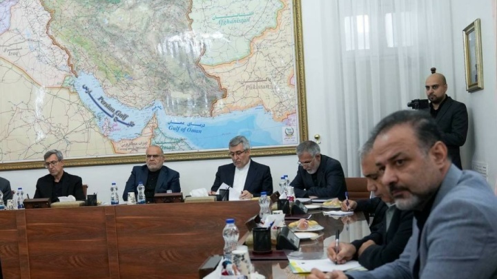 تصاویر / نشست مسئولان تشریفات برگزاری مراسم تشییع پیکر رهبر شهید با حضور عراقچی