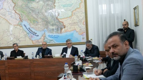 تصاویر / نشست مسئولان تشریفات برگزاری مراسم تشییع پیکر رهبر شهید با حضور عراقچی