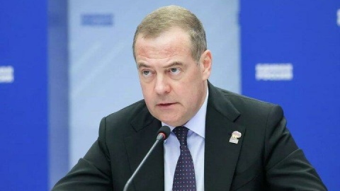 مدودف برای تشییع رهبر شهید انقلاب به ایران می آید