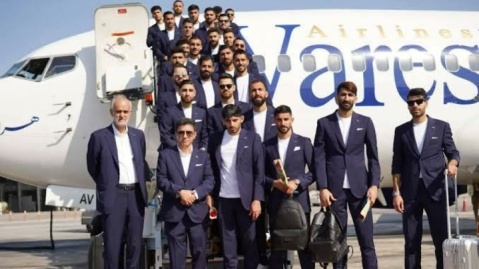 فیلم/ نواختن سرود ملی ایران در بدو ورود کاروان تیم ملی فوتبال