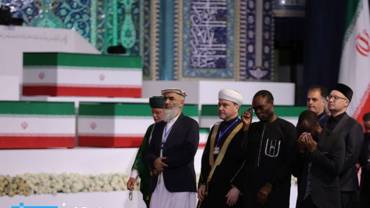 مراسم وداع با رهبر شهید، زودتر از زمان اعلامی آغاز شد