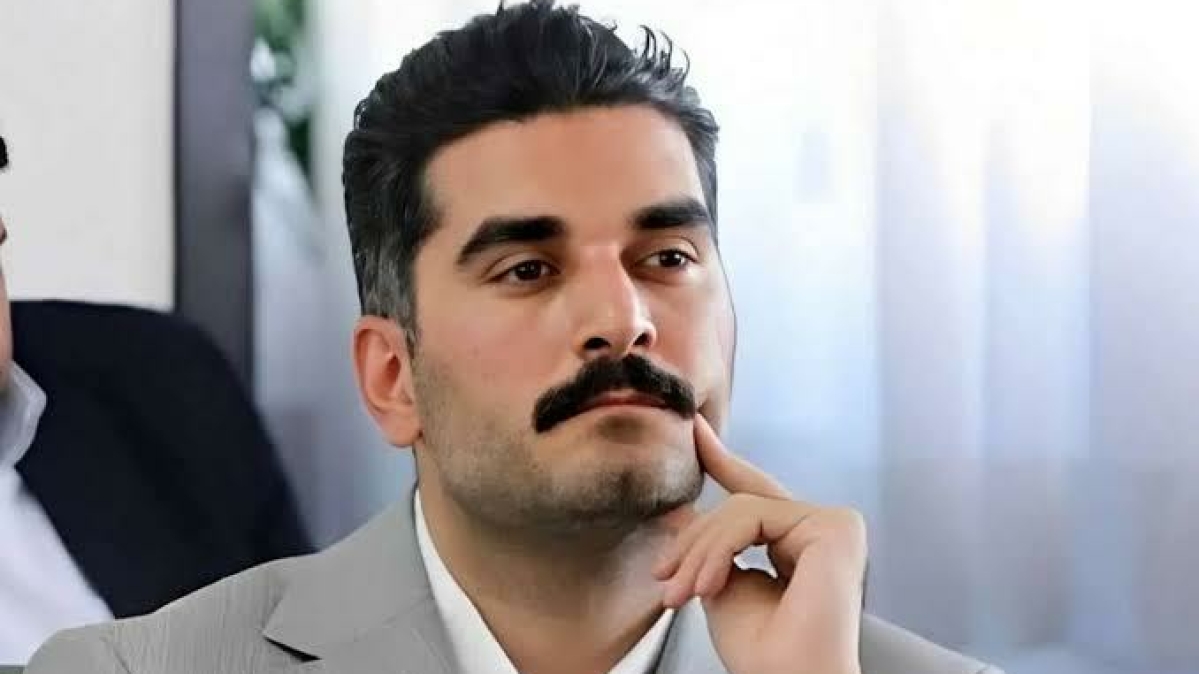 دولت تمامقد در کنار مردمی که میزبانانِ واقعی این وداع شکوهمندند، ایستاده است
