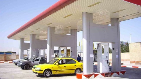 ارائه CNG رایگان در جایگاه پارسیان ۲ قم به زائران مراسم تشییع رهبر شهید