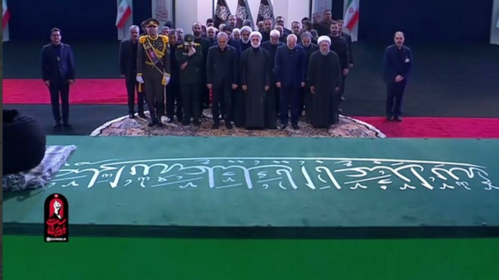 حضور سران سه قوه در مصلای تهران برای ادای احترام به پیکر آقای شهید ایران