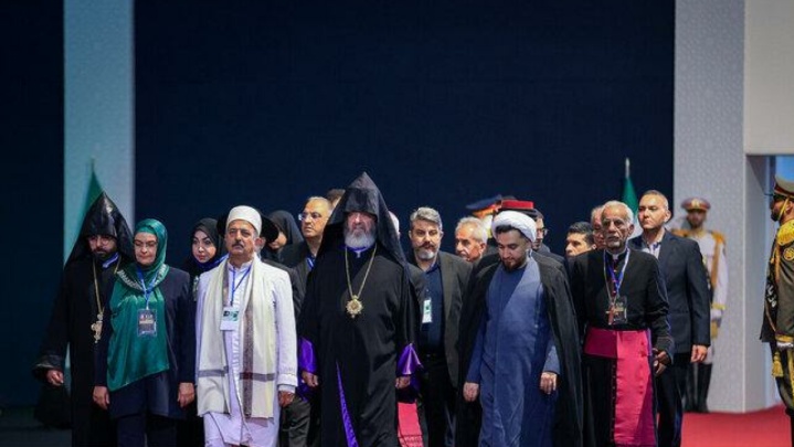 ادای احترام نمایندگان اقلیت‌های دینی کشور و برخی شخصیت های خارجی به پیکر رهبر شهید انقلاب