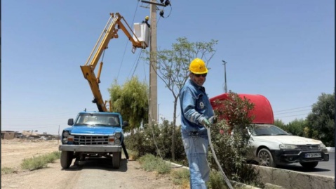 آماده سازی زیرساخت‌های برق‌رسانی مسیر تشییع رهبر شهید در قم