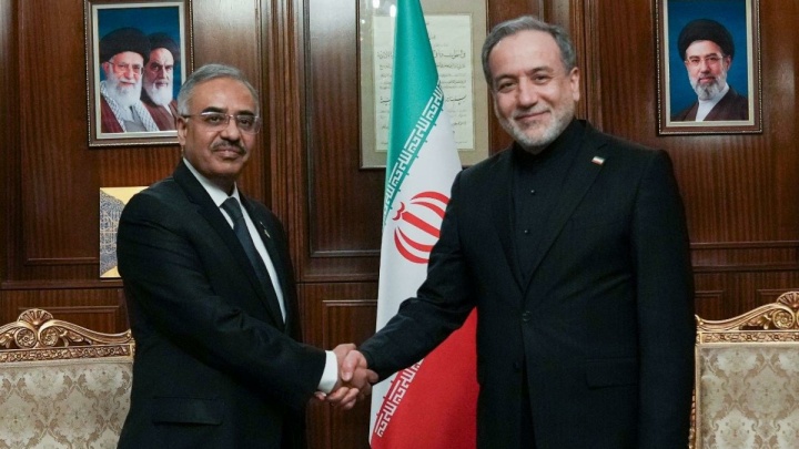 دیدار دبیرکل سازمان دی ۸ با وزیر امور خارجه ایران