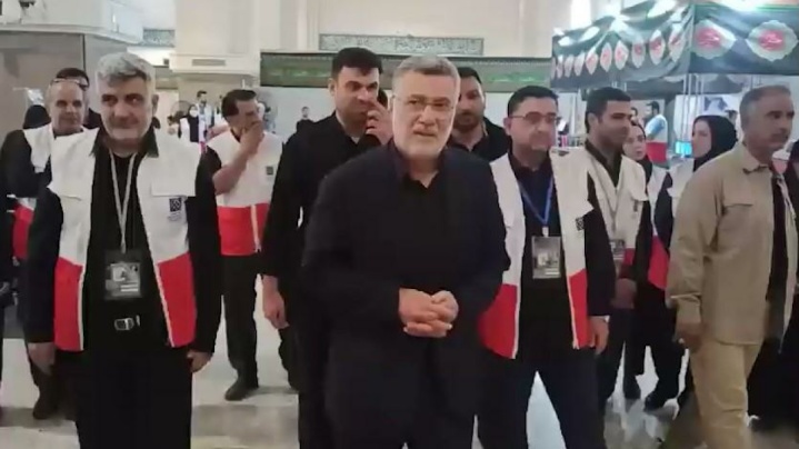 بازدید وزیر بهداشت، درمان و آموزش پزشکی از بیمارستان شهدای سلامت دانشگاه علوم پزشکی تهران در مصلای امام خمینی(ره)