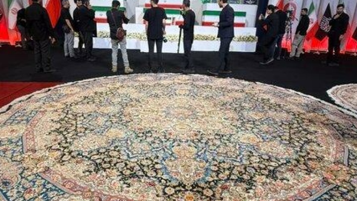 جزئیاتی از فرشِ وداع در تشییع رهبر شهید