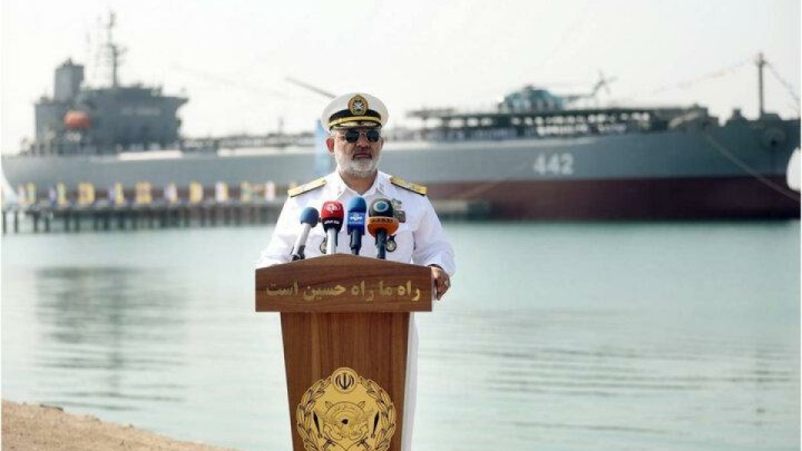 دریادار ایرانی: دشمن خود را برای نبرد با رزمندگان مسلمان آماده کند