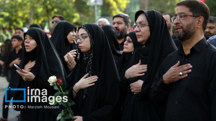 بدرقه امام شهید با ازدحام جمعیت میلیونی