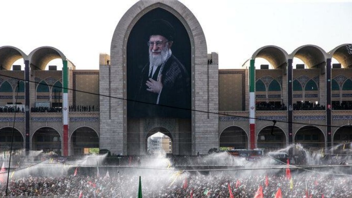بازتاب اقامه نماز بر پیکر رهبر شهید در رسانه‌های عربی