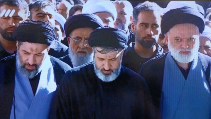 حضور فرزندان رهبر معظم انقلاب در نماز بر پیکر پدر