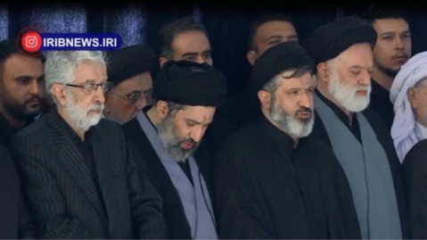 فیلم/ حضور فرزندان رهبر شهید انقلاب در مصلی تهران