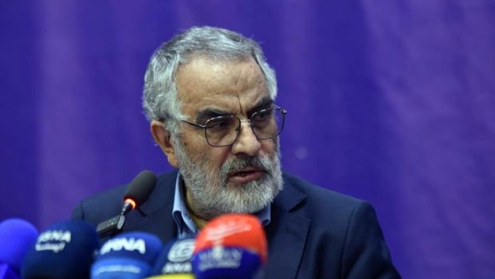به دلیل توقف خودروها در مسیر، امکان حضور یادگار امام در صف ویژه نماز بر پیکر رهبر شهید حاصل نشد
