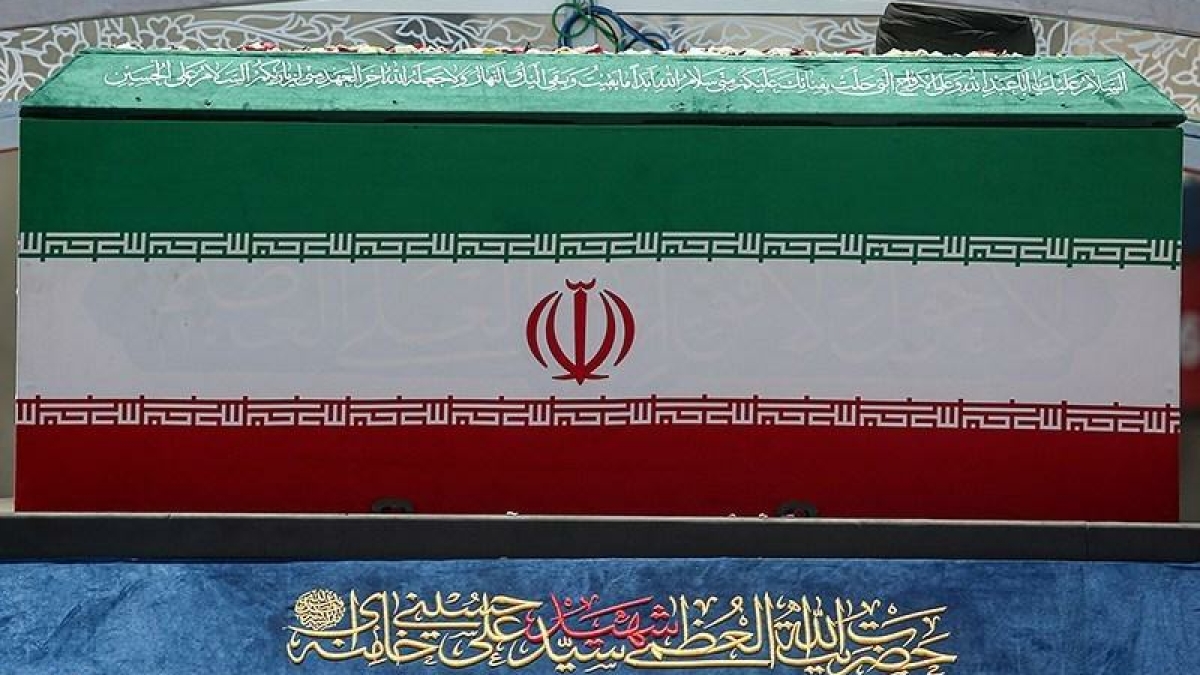 فیلم / بالگرد حامل پیکر امام شهید به قم رسید