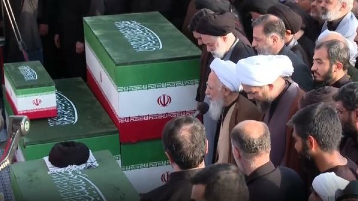 تعابیر خاص آیت‌الله جوادی آملی در اقامه نماز بر پیکر رهبر شهید