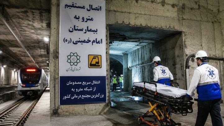 تونل نجات به نیمه راه رسید؛ آمبولانس‌ها وارد مترو می‌شوند