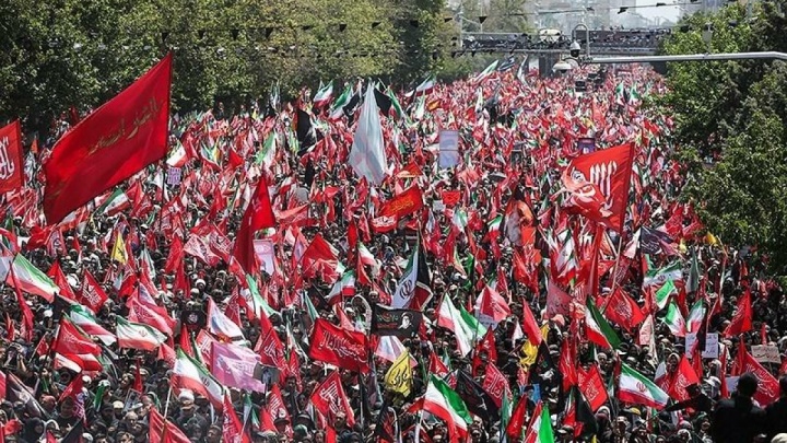 بدرقه‌ باشکوه / حضور متفاوت چهره‌های ورزشی در مراسم تشییع رهبر شهید