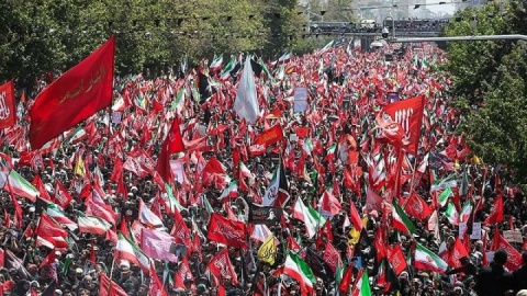 بدرقه‌ باشکوه / حضور متفاوت چهره‌های ورزشی در مراسم تشییع رهبر شهید