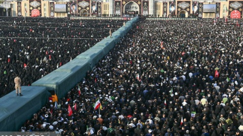 تصاویر / اقامه نماز بر پیکر رهبر شهید انقلاب در مسجد مقدس جمکران