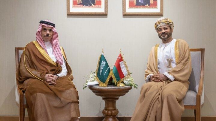 رایزنی بن فرحان و البوسعیدی درباره تحولات تنگه هرمز
